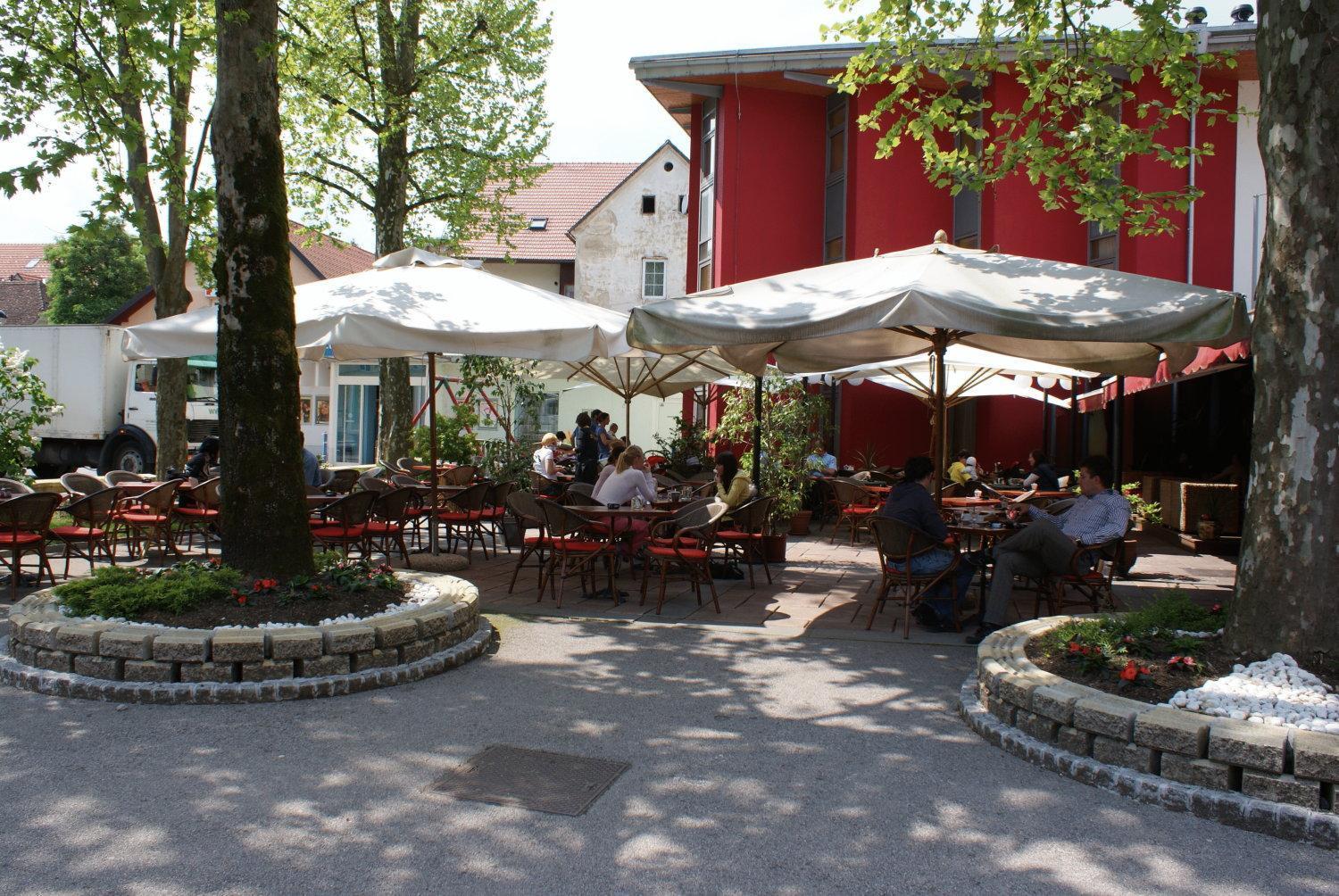 Hotel Mantova Vrhnika Bagian luar foto