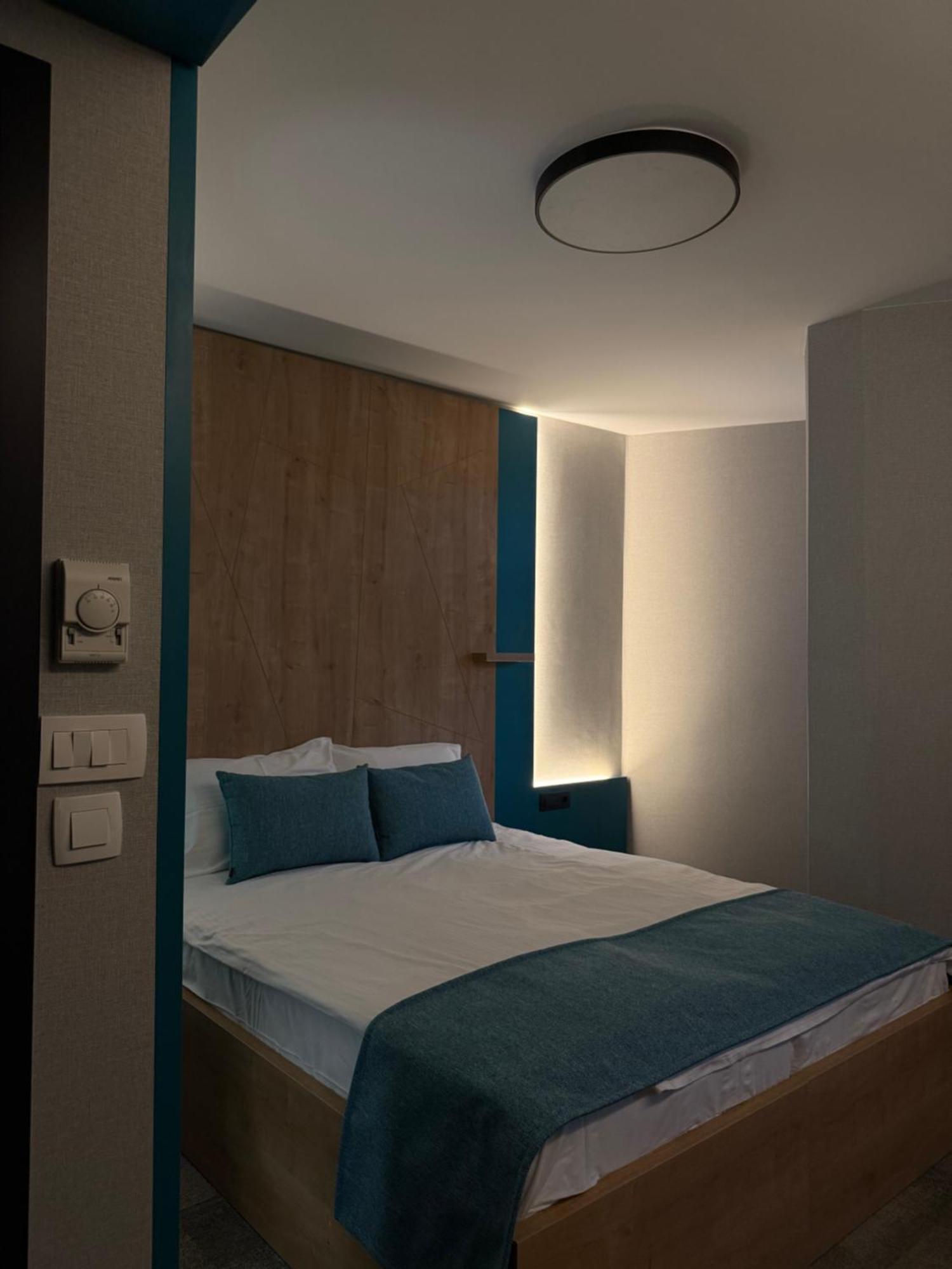 Hotel Mantova Vrhnika Bagian luar foto