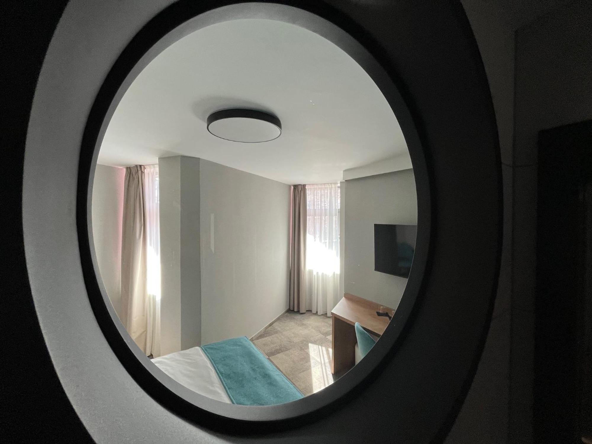 Hotel Mantova Vrhnika Bagian luar foto