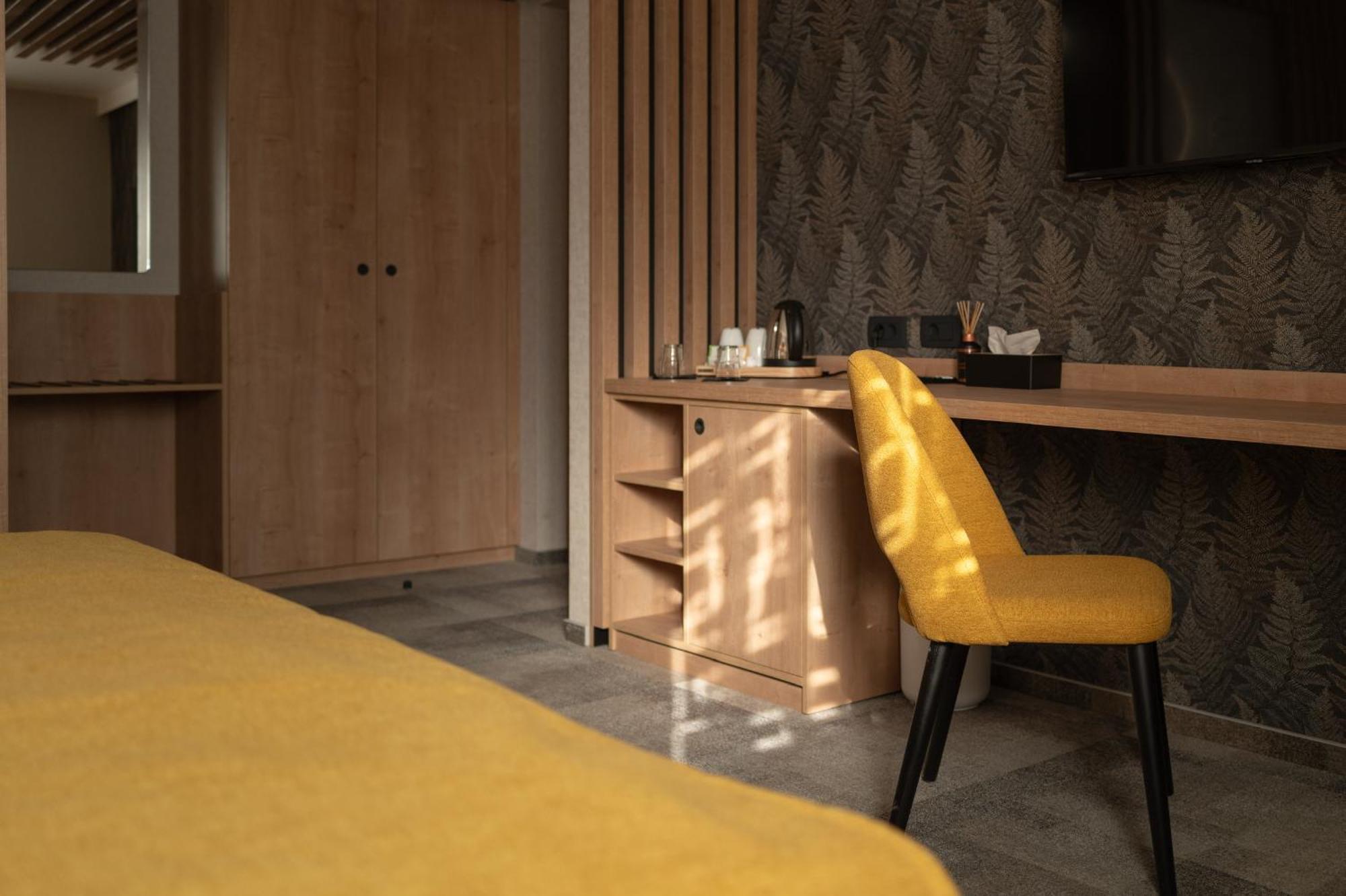 Hotel Mantova Vrhnika Bagian luar foto