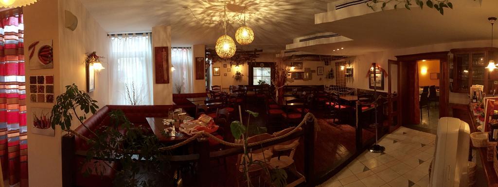 Hotel Mantova Vrhnika Bagian luar foto